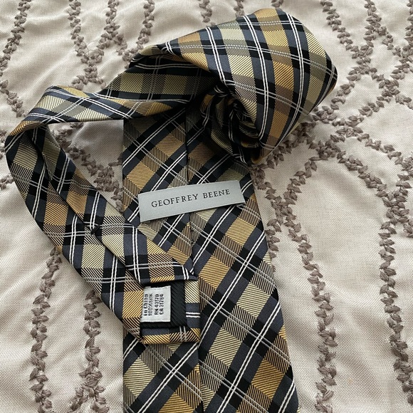 Geoffrey Beene Neck Tie - Picture 4 of 4